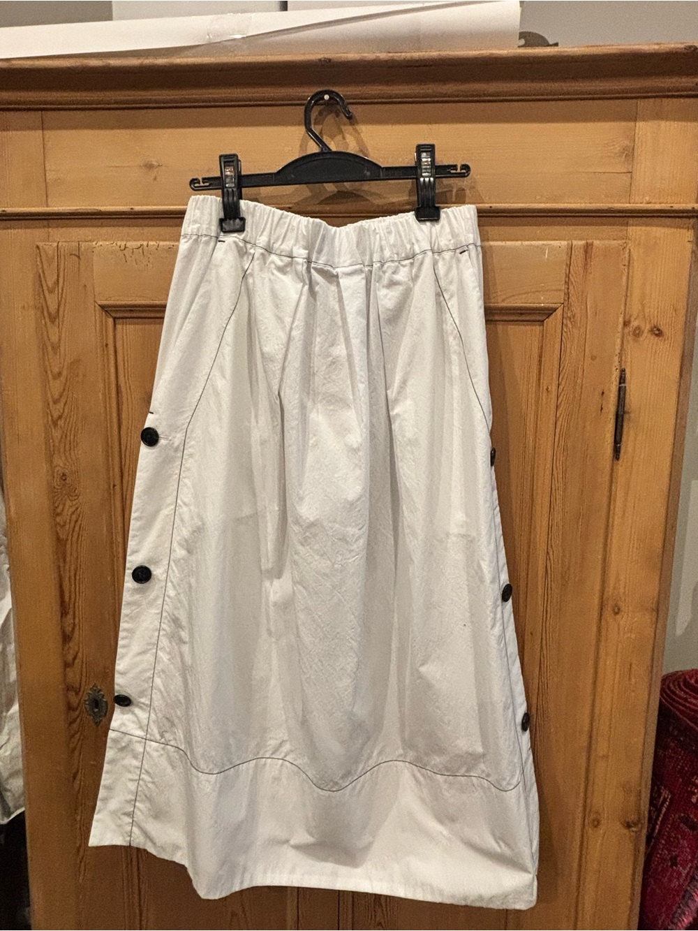 Elastic-Waist White A-Line Midi Skirt with Button Trim